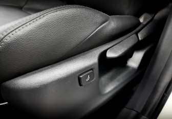 Подержанный автомобиль Toyota C-HR 2019 года (22 фото)