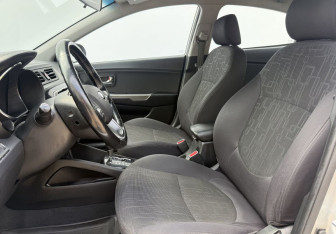 Подержанный автомобиль Kia Rio Sedan 2013 года (10 фото)