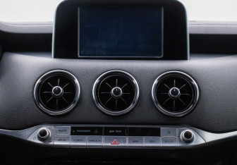 Подержанный автомобиль Kia Stinger 2018 года (14 фото)