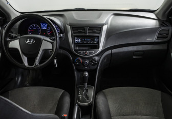 Подержанный автомобиль Hyundai Solaris Hatchback 2012 года (10 фото)
