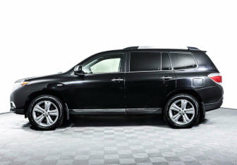 Подержанный автомобиль Toyota Highlander 2013 года (3 фото)