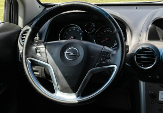 Подержанный автомобиль Opel Antara 2014 года (14 фото)