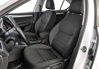 Подержанный автомобиль Skoda Octavia Liftback 2018 года (20 фото)