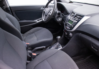 Подержанный автомобиль Hyundai Solaris Hatchback 2012 года (9 фото)