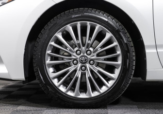 Подержанный автомобиль Toyota Avalon 2022 года (30 фото)