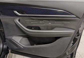 Подержанный автомобиль Geely Monjaro 2024 года (19 фото)