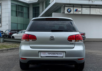 Подержанный автомобиль Volkswagen Golf Hatchback 2012 года (6 фото)