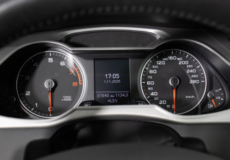 Подержанный автомобиль Audi A4 Sedan 2013 года (12 фото)