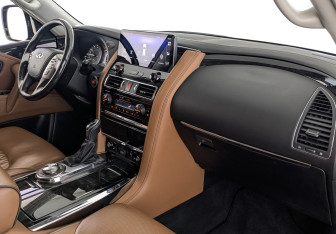 Подержанный автомобиль Infiniti QX80 2018 года (13 фото)