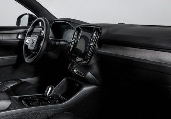 Подержанный автомобиль Volvo XC40 2020 года (9 фото)