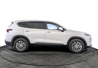 Подержанный автомобиль Hyundai Santa Fe 2018 года (4 фото)
