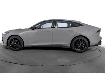 Подержанный автомобиль Changan UNI-V 2024 года (8 фото)