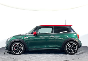 Подержанный автомобиль MINI Hatch 2016 года (8 фото)