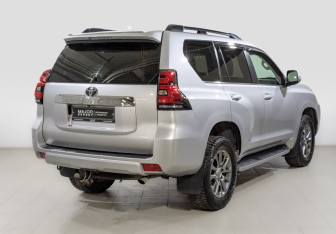 Подержанный автомобиль Toyota Land Cruiser Prado 2018 года (5 фото)