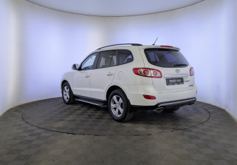 Подержанный автомобиль Hyundai Santa Fe 2012 года (7 фото)