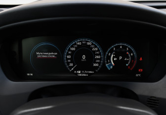 Подержанный автомобиль Jaguar F-Pace 2016 года (12 фото)