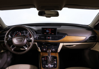 Подержанный автомобиль Audi A6 Sedan 2016 года (17 фото)