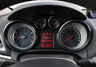 Подержанный автомобиль Opel Mokka 2014 года (13 фото)