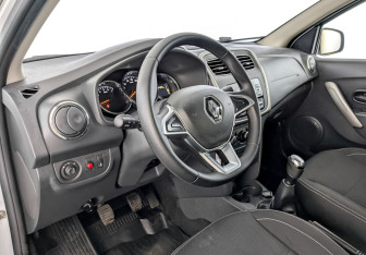 Подержанный автомобиль Renault Logan Sedan 2022 года (16 фото)