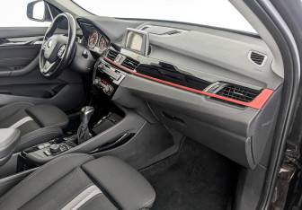 Подержанный автомобиль BMW X1 2017 года (11 фото)