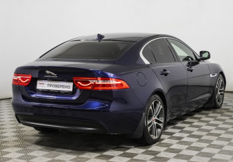 Подержанный автомобиль Jaguar XE 2015 года (5 фото)