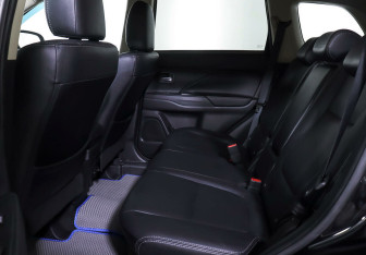 Подержанный автомобиль Mitsubishi Outlander 2018 года (17 фото)