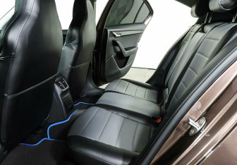 Подержанный автомобиль Skoda Octavia Liftback 2015 года (15 фото)