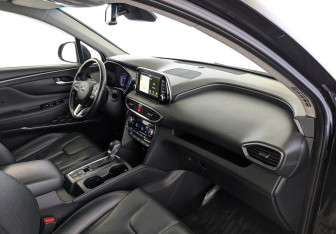 Подержанный автомобиль Hyundai Santa Fe 2019 года (11 фото)