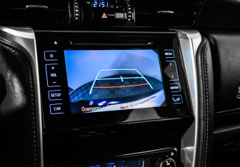 Подержанный автомобиль Toyota Fortuner 2017 года (19 фото)