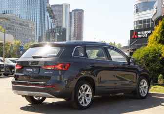 Подержанный автомобиль Jetta VS7 2022 года (4 фото)