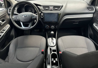 Подержанный автомобиль Kia Rio Sedan 2013 года (11 фото)