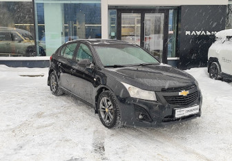 Подержанный автомобиль Chevrolet Cruze Hatchback 2013 года (3 фото)