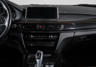Подержанный автомобиль BMW X5 2016 года (13 фото)