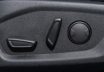 Подержанный автомобиль Ford Explorer 2019 года (14 фото)