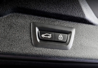 Подержанный автомобиль BMW X5 2015 года (26 фото)