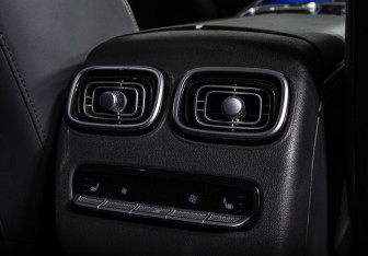 Подержанный автомобиль Jaecoo J8 2024 года (18 фото)