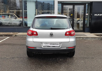Подержанный автомобиль Volkswagen Tiguan 2010 года (6 фото)