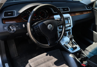 Подержанный автомобиль Volkswagen Passat Sedan 2007 года (8 фото)