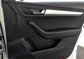 Подержанный автомобиль Skoda Karoq 2021 года (25 фото)