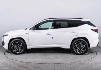 Подержанный автомобиль Hyundai Tucson 2022 года (3 фото)