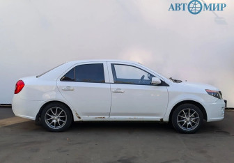 Подержанный автомобиль Geely GC6 2014 года (4 фото)