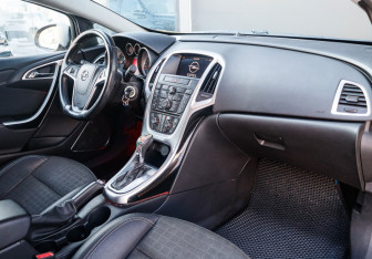 Подержанный автомобиль Opel Astra Hatchback 2013 года (13 фото)