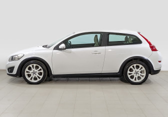 Подержанный автомобиль Volvo C30 2011 года (8 фото)