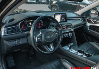 Подержанный автомобиль Genesis G70 2018 года (14 фото)