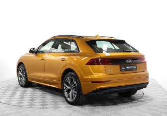 Подержанный автомобиль Audi Q8 2021 года (7 фото)
