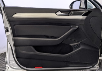 Подержанный автомобиль Volkswagen Passat Sedan 2019 года (19 фото)