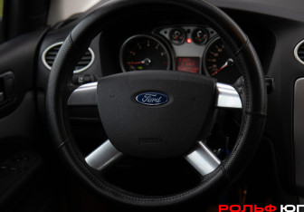 Подержанный автомобиль Ford Focus Sedan 2009 года (12 фото)