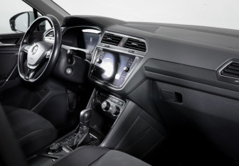 Подержанный автомобиль Volkswagen Tiguan 2018 года (9 фото)