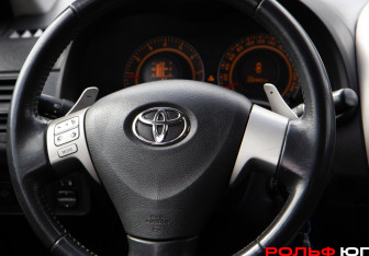 Подержанный автомобиль Toyota Corolla Sedan 2008 года (12 фото)