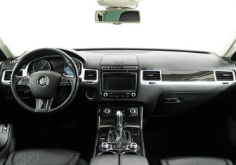 Подержанный автомобиль Volkswagen Touareg 2015 года (6 фото)
